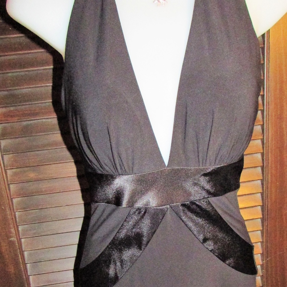 Plunging black hi/low formal-no tag - Picture 8 of 8